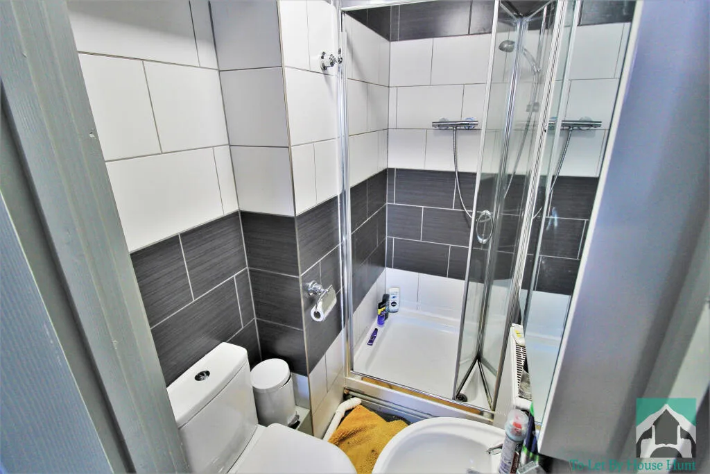 8 bedroom terraced house for rent