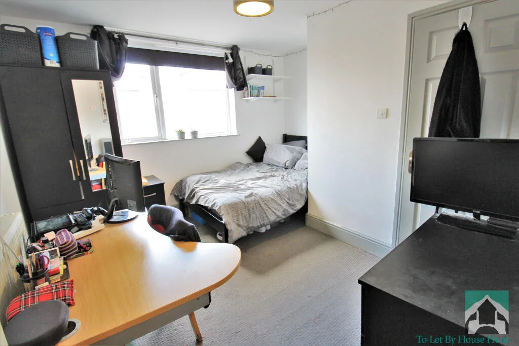 8 bedroom terraced house for rent