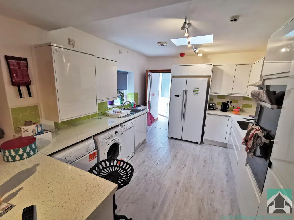 6 bedroom terraced house for rent