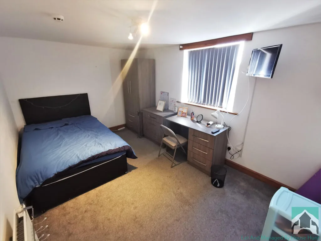 6 bedroom terraced house for rent