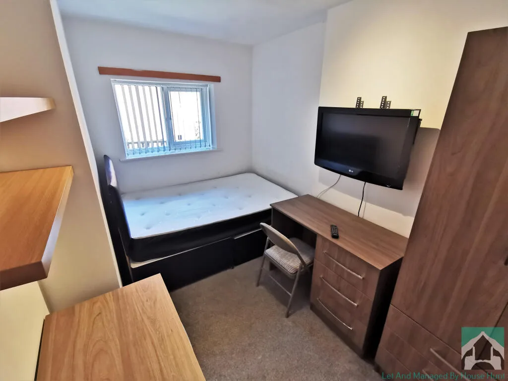 6 bedroom terraced house for rent