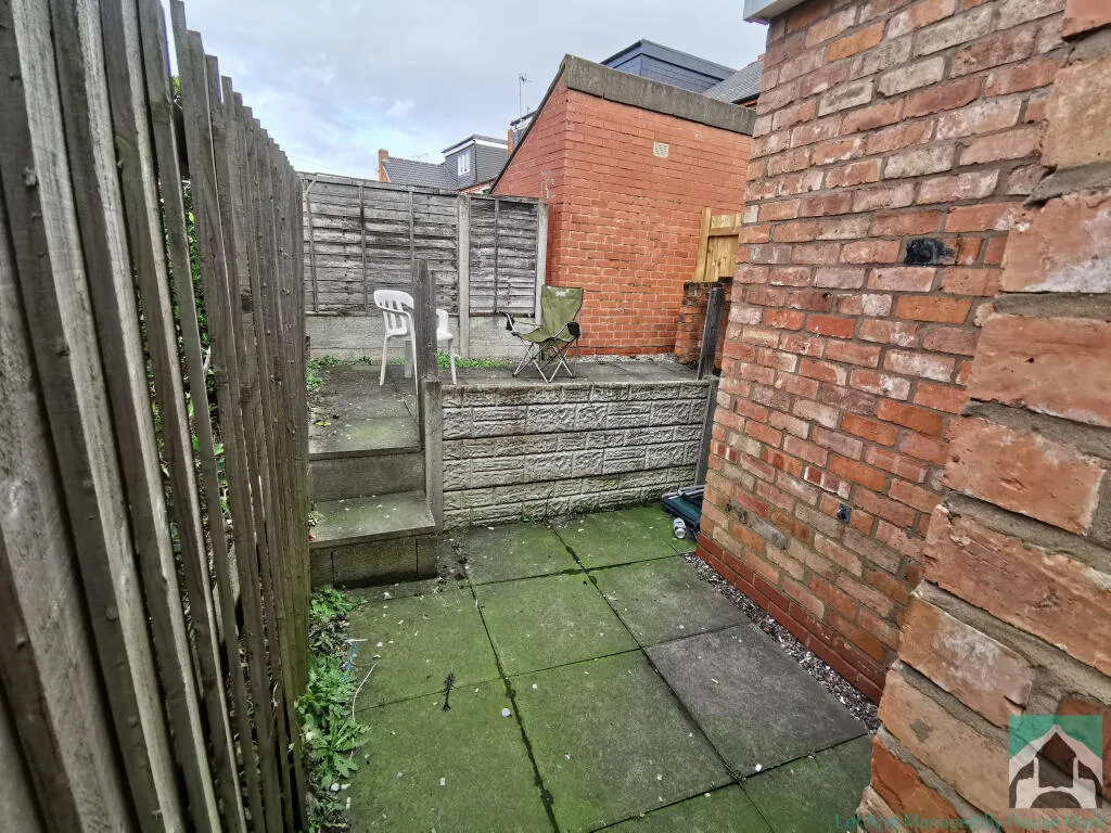 6 bedroom terraced house for rent