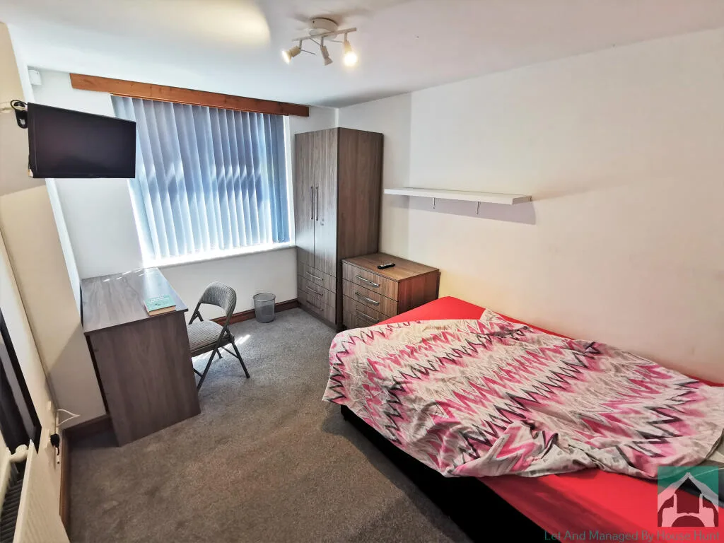 6 bedroom terraced house for rent