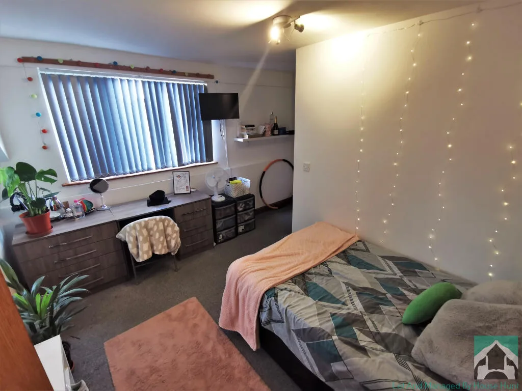 6 bedroom terraced house for rent