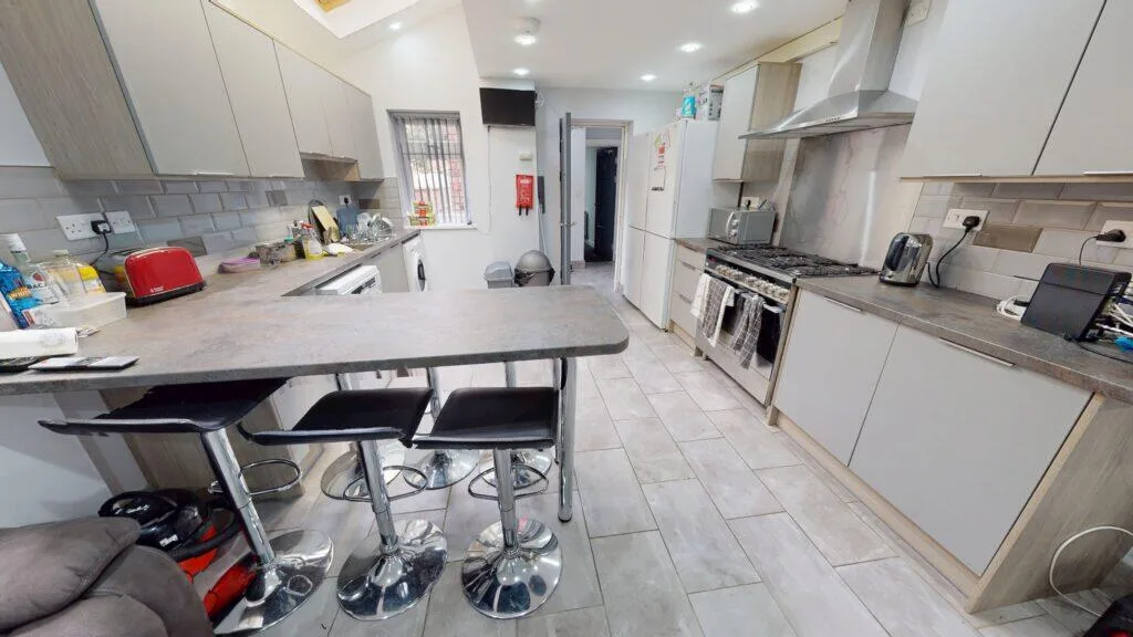 6 bedroom house for rent