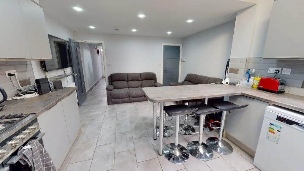 6 bedroom house for rent