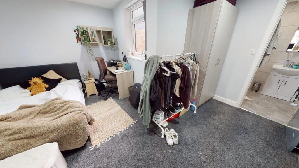 6 bedroom house for rent