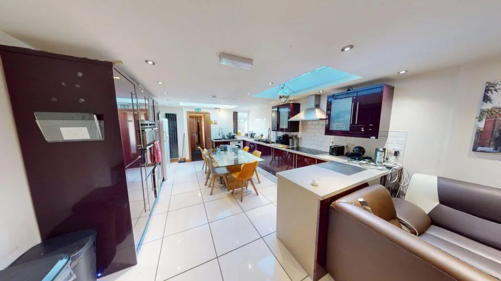 8 bedroom house for rent