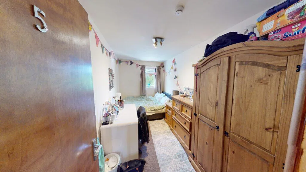 8 bedroom house for rent