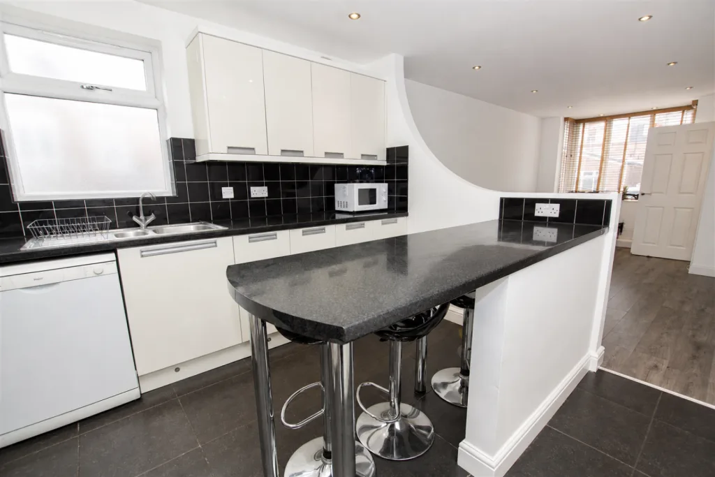 7 bedroom property for rent