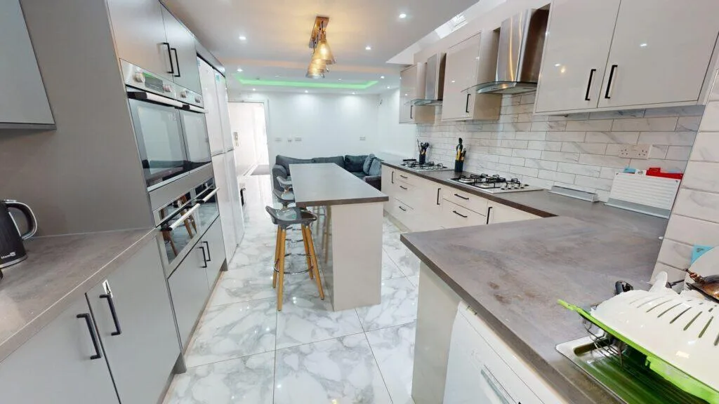 6 bedroom house for rent