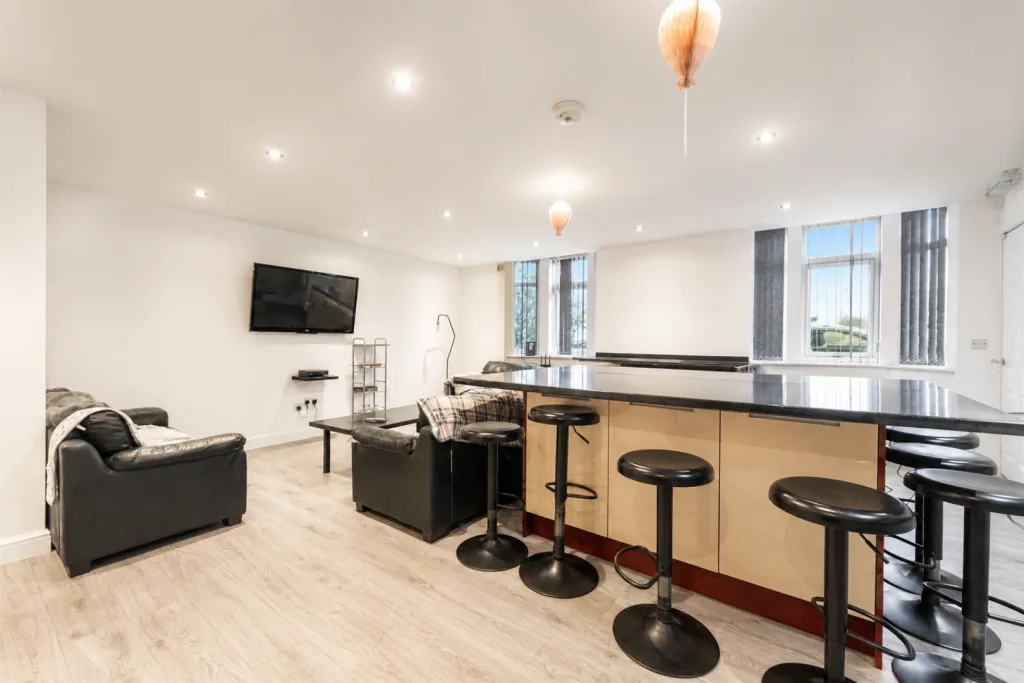 9 bedroom house for rent