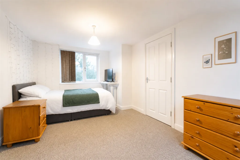 9 bedroom house for rent