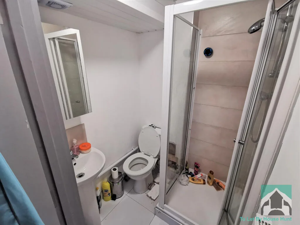 6 bedroom terraced house for rent