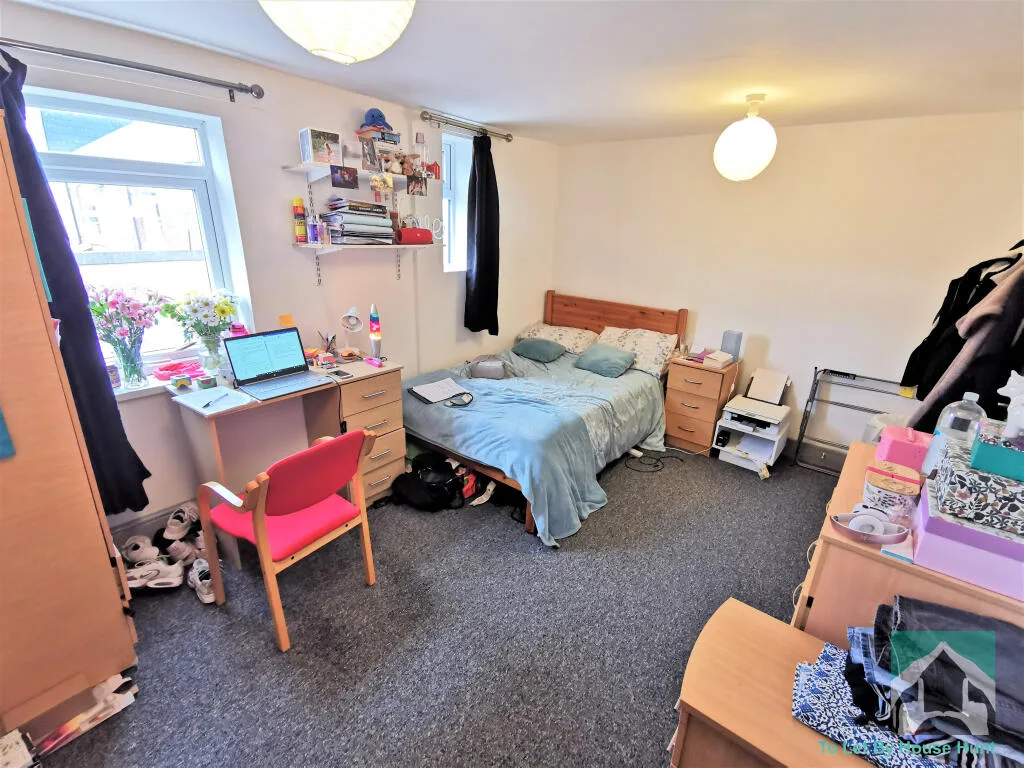 6 bedroom terraced house for rent