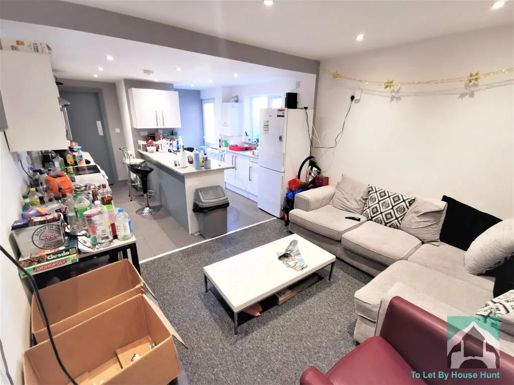 6 bedroom terraced house for rent