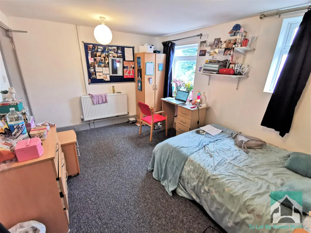 6 bedroom terraced house for rent