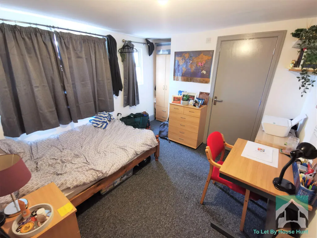6 bedroom terraced house for rent