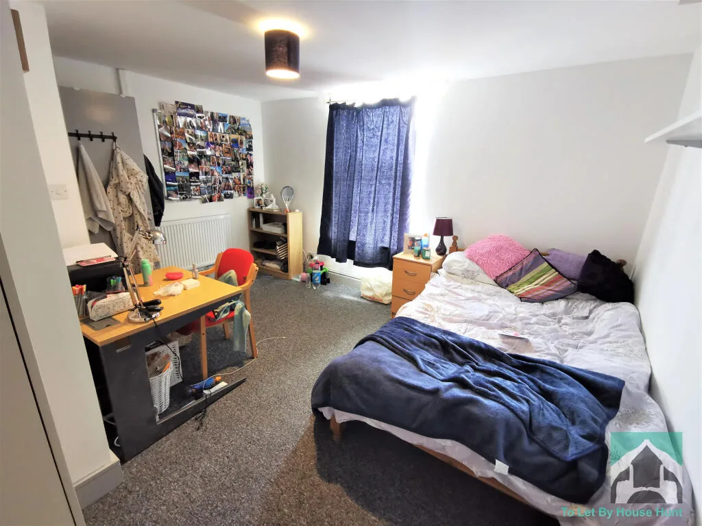 6 bedroom terraced house for rent