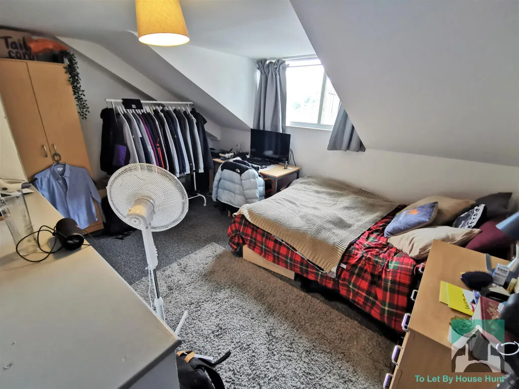 6 bedroom terraced house for rent