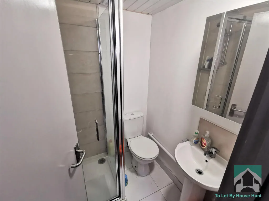 6 bedroom terraced house for rent