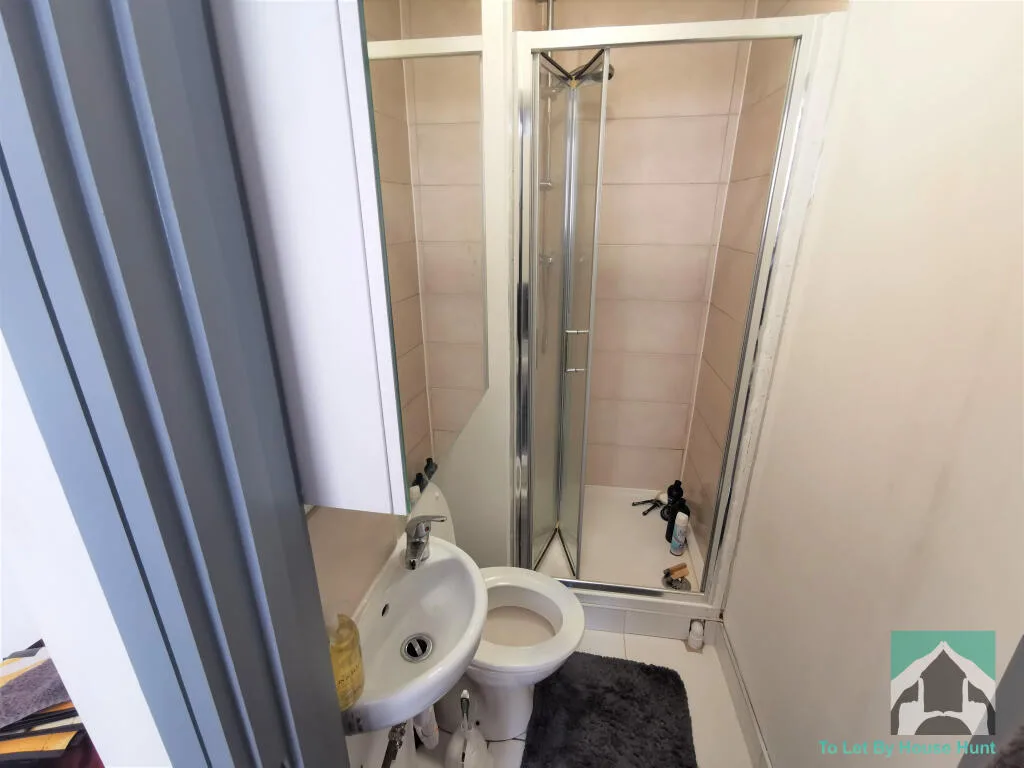 6 bedroom terraced house for rent