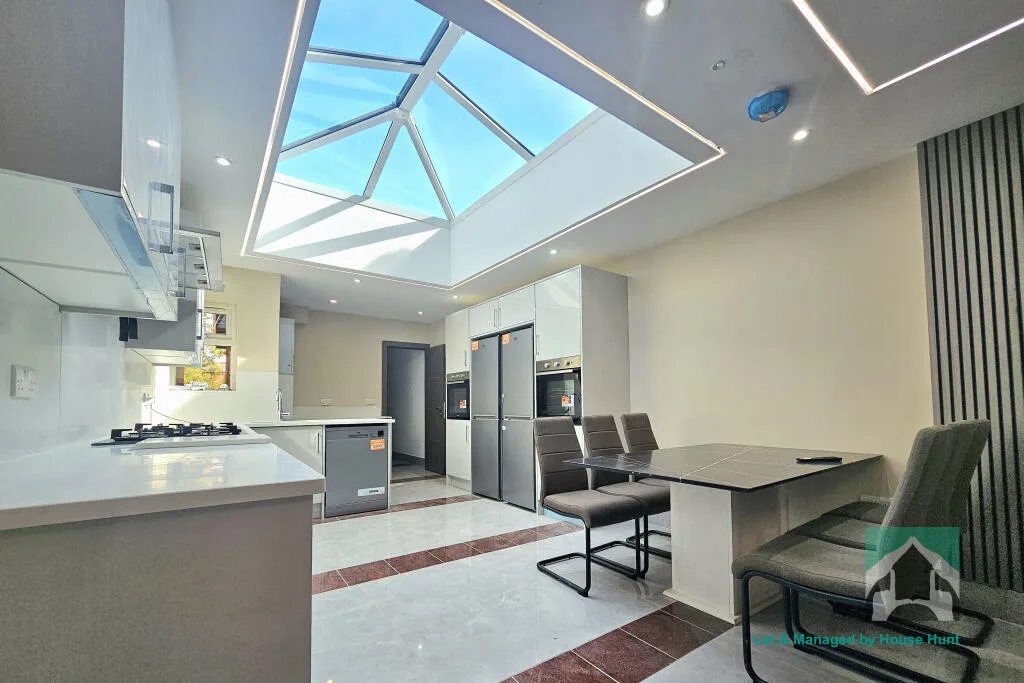 6 bedroom house for rent