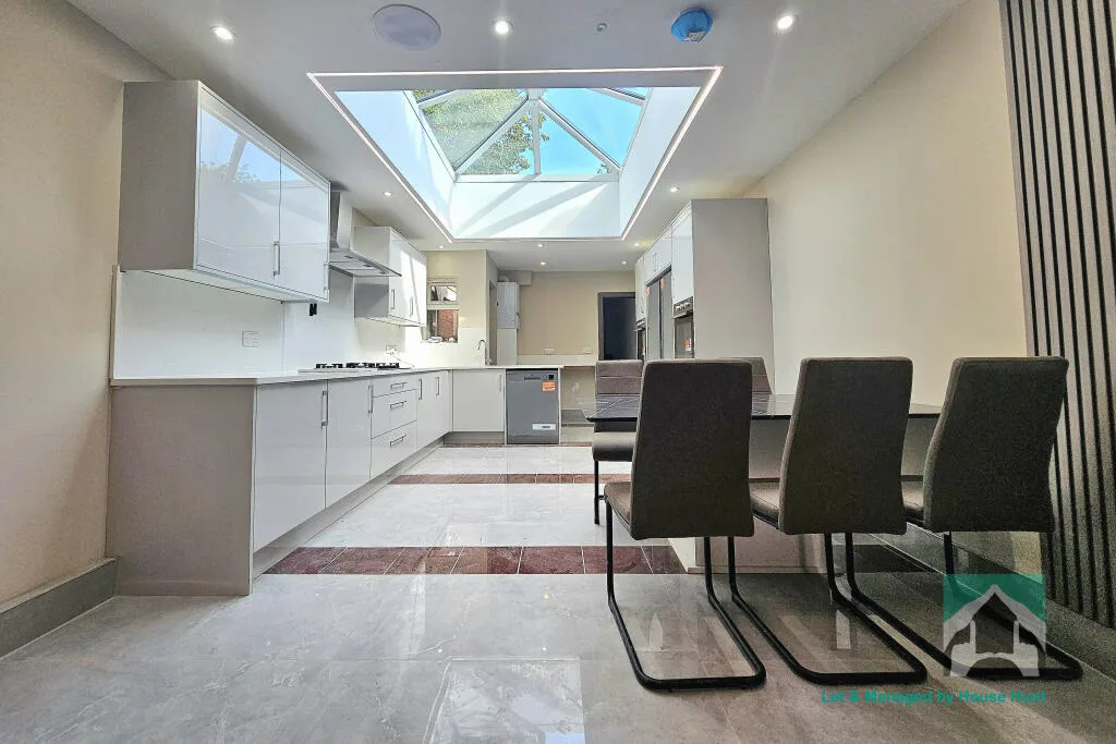 6 bedroom house for rent