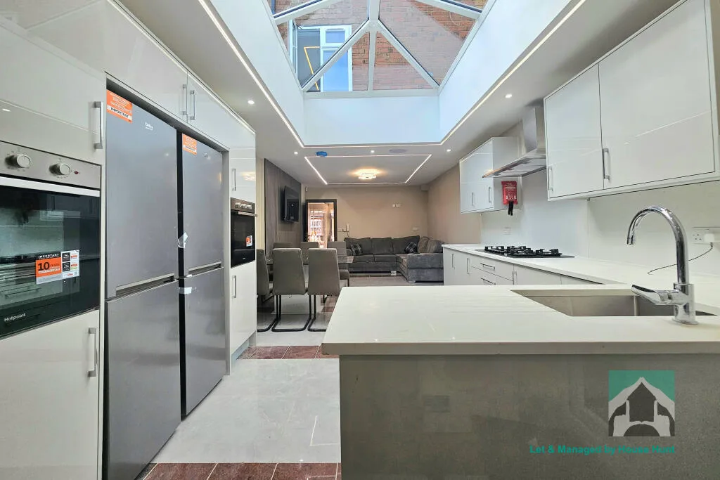 6 bedroom house for rent