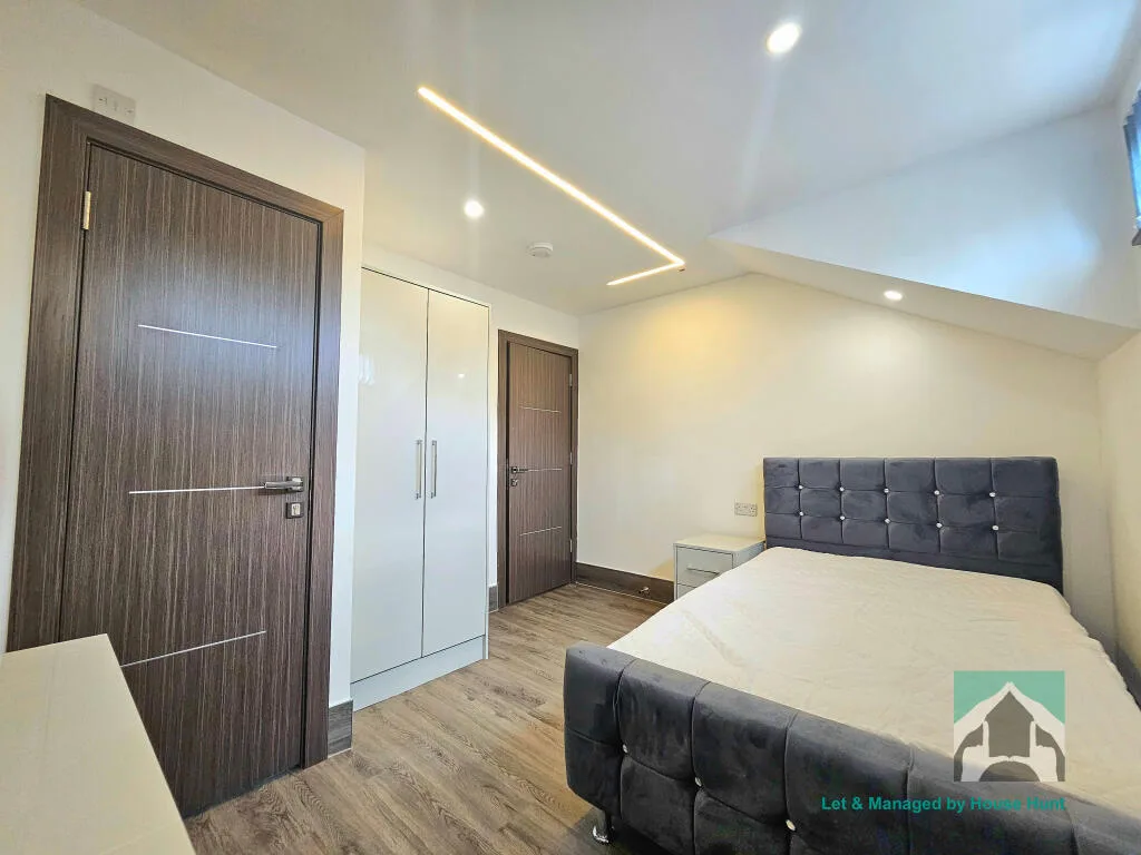 6 bedroom house for rent