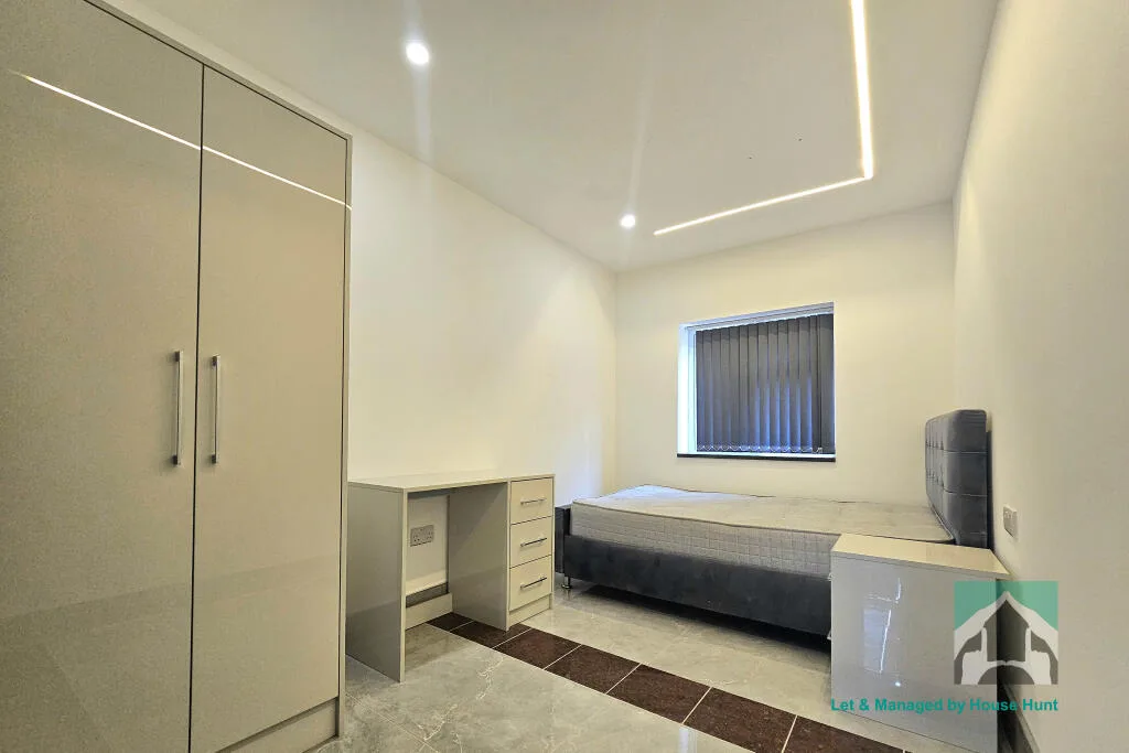6 bedroom house for rent
