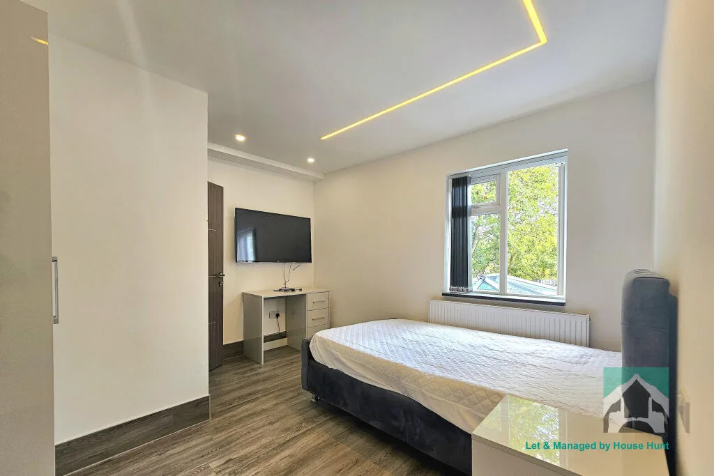 6 bedroom house for rent