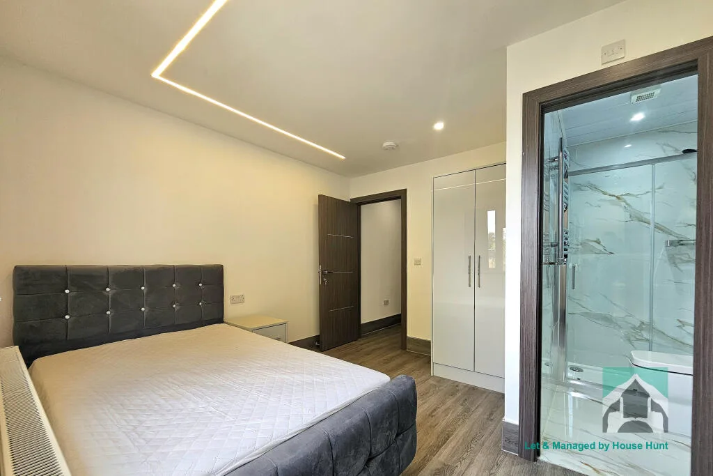 6 bedroom house for rent