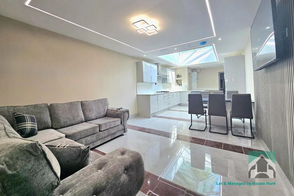 6 bedroom house for rent