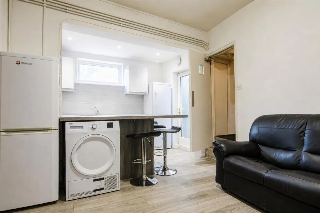 5 bedroom house of multiple occupation for rent