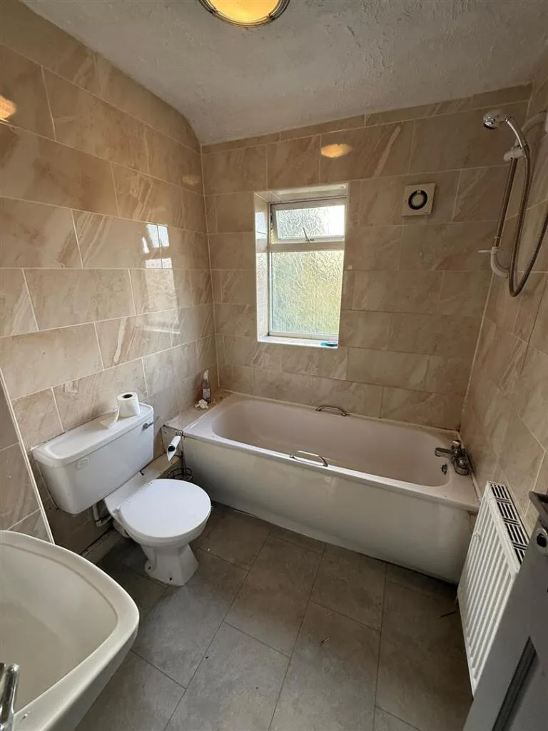 3 bedroom semi-detached house for rent