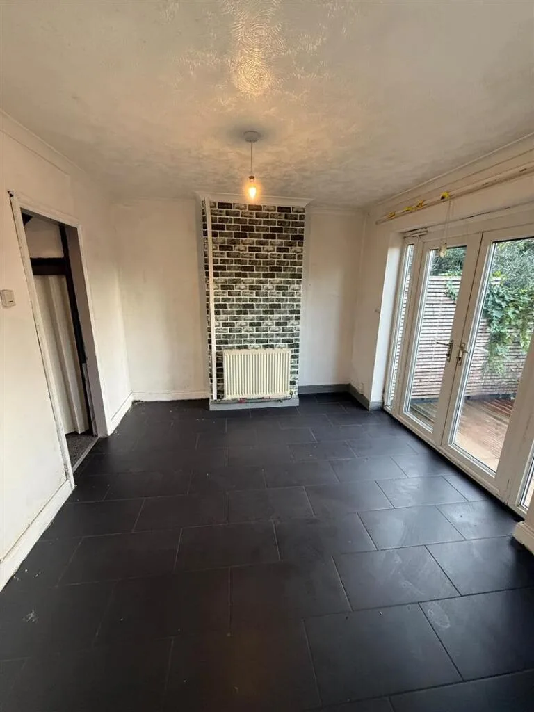 3 bedroom semi-detached house for rent