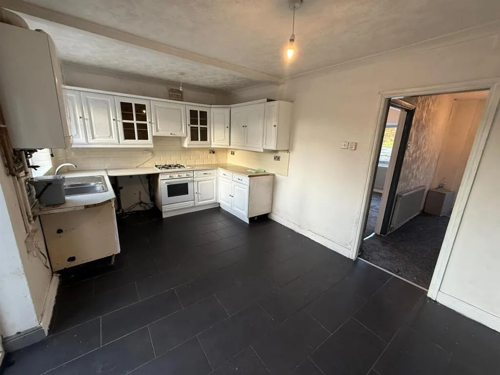 3 bedroom semi-detached house for rent