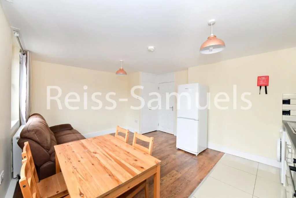 4 bedroom maisonette for rent