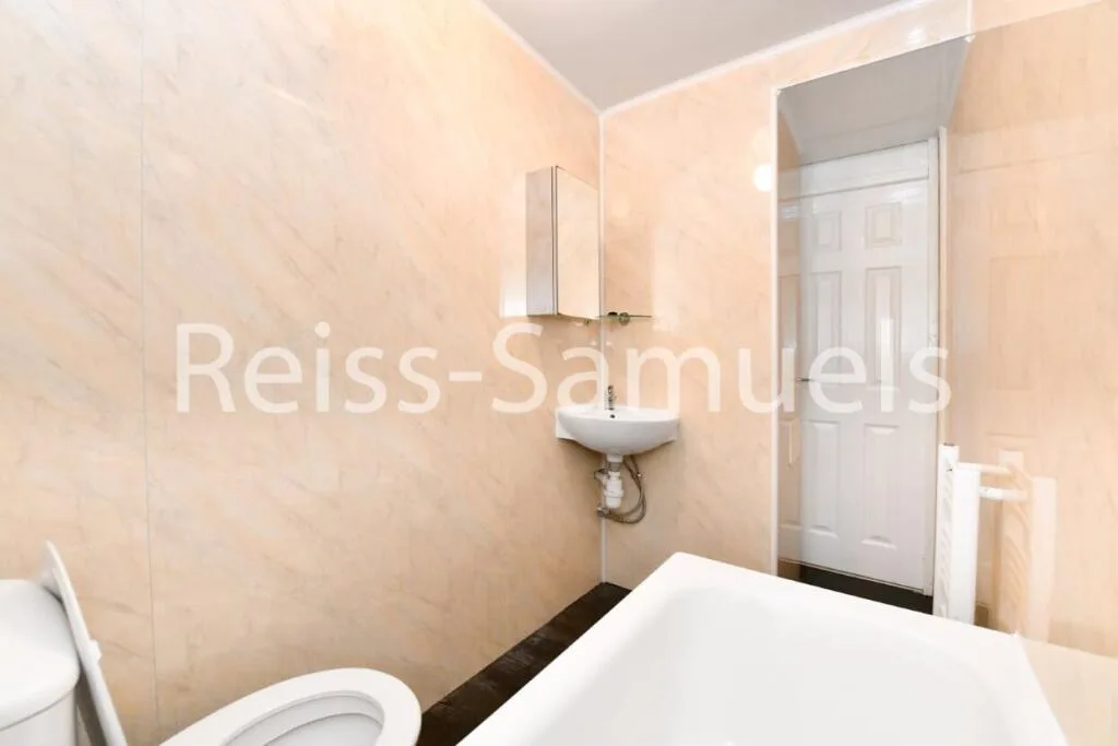 4 bedroom maisonette for rent