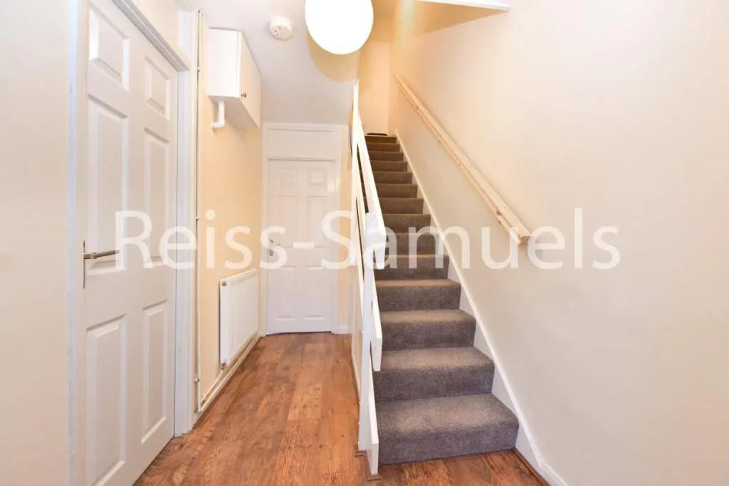 4 bedroom maisonette for rent