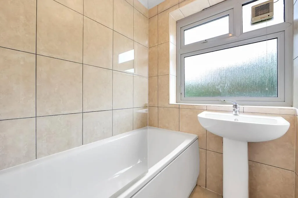 4 bedroom maisonette for rent