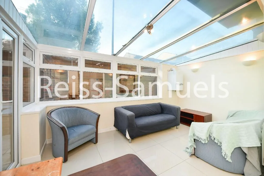 5 bedroom end of terrace house for rent