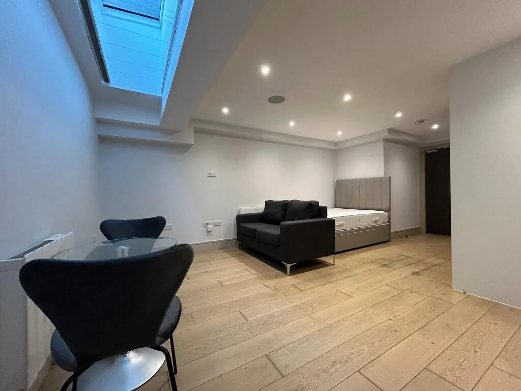 Studio flat for rent