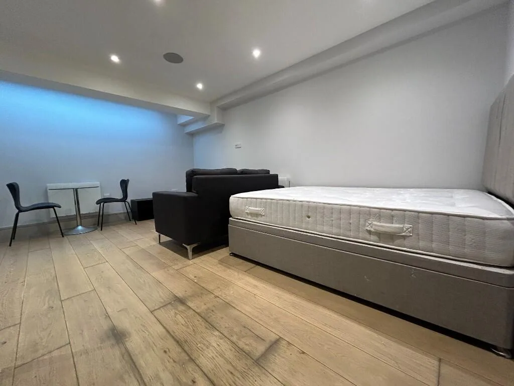 Studio flat for rent