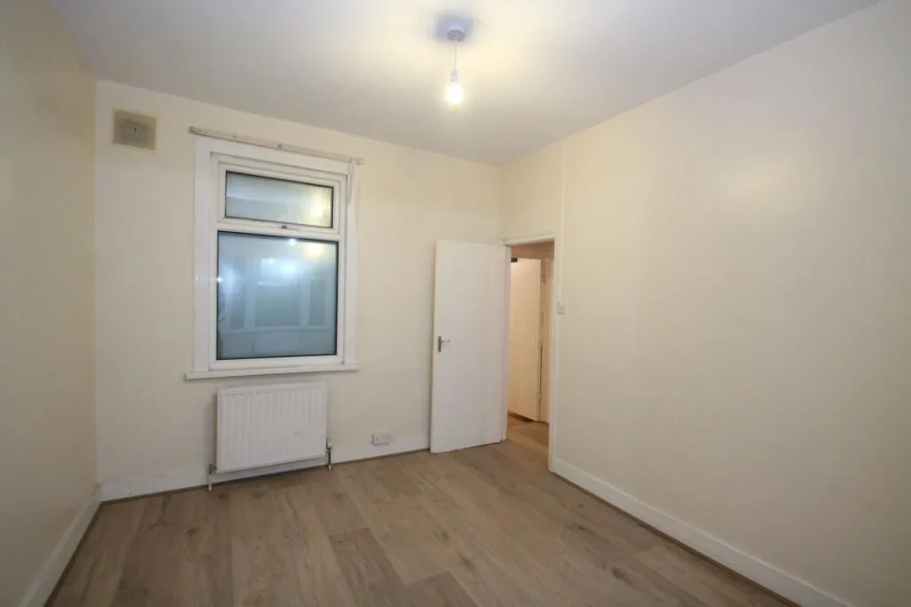 3 bedroom end of terrace house for rent