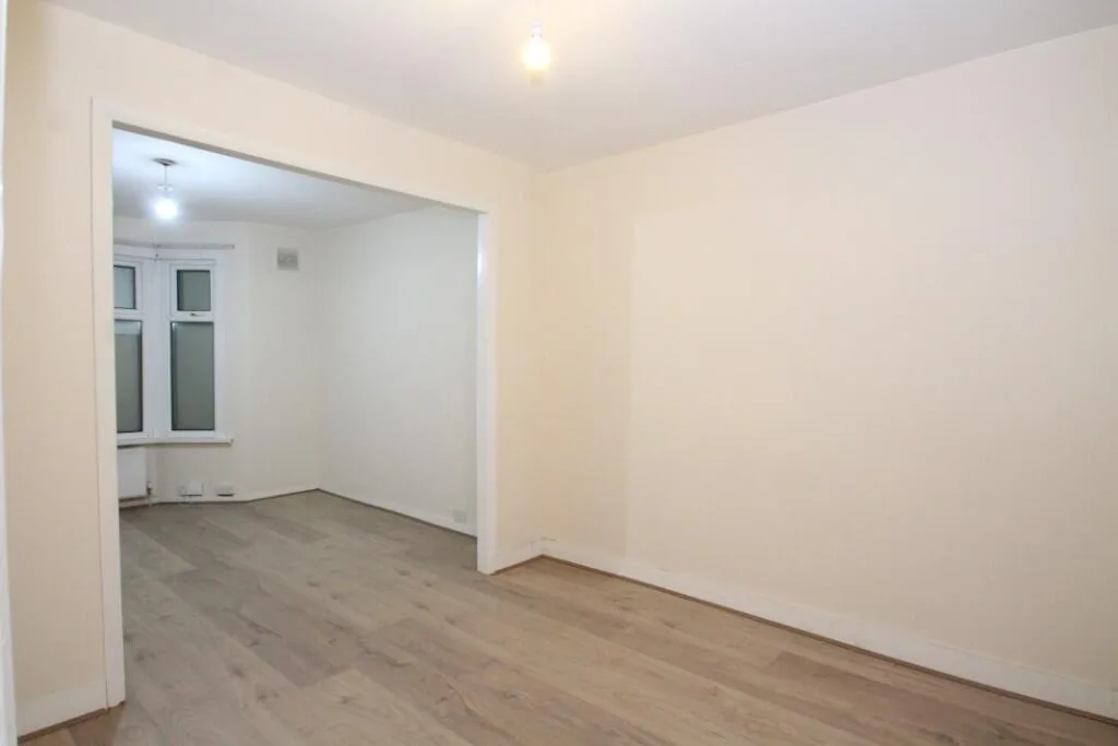 3 bedroom end of terrace house for rent