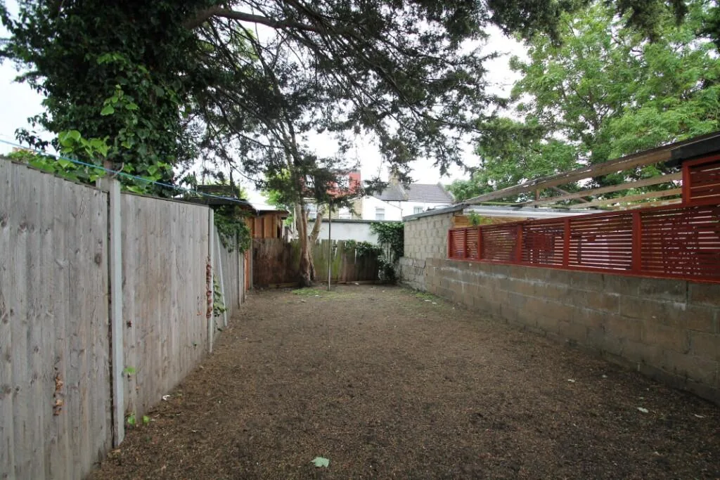 3 bedroom end of terrace house for rent