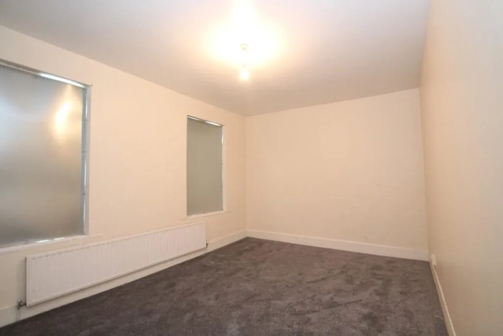 3 bedroom end of terrace house for rent