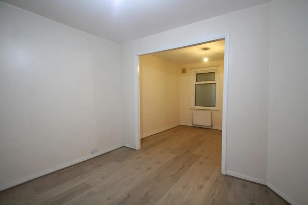 3 bedroom end of terrace house for rent